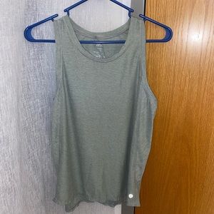 Basic workout top, super soft fabric.